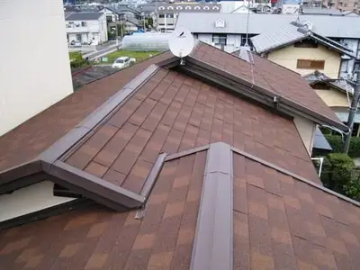 カラーベストの上に葺き重ねるには最適な屋根材