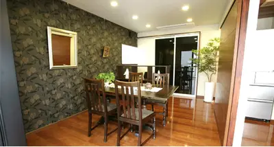 1階と2階で大きく違う外観