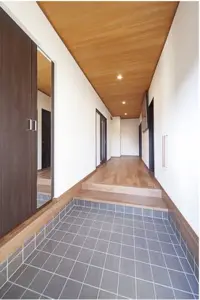 家事もしやすいアイランドキッチンの明るく開放的なLDKに