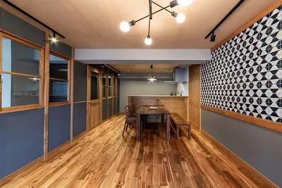 築33年マンションにポルトガルで流行したAzulejoリノベ