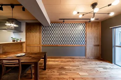 築33年マンションにポルトガルで流行したAzulejoリノベ