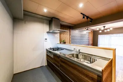 築33年マンションにポルトガルで流行したAzulejoリノベ