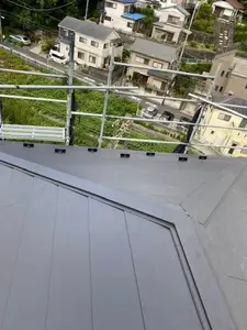 屋根重ね葺き工事（カバー工法）　スーパーガルテクト