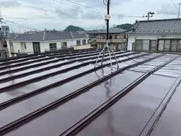 新しい色合いとともに屋根のお手入れ