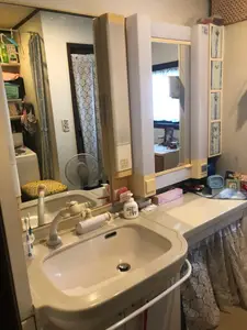 収納を増やしスッキリ落ち着いた洗面台