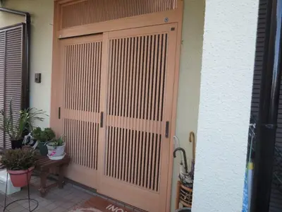 引戸から明るくスタイリッシュな玄関扉へリフォーム