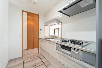 中古物件を購入し、キッチンの交換を中心に表装リフォーム