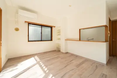 中古物件を購入し、キッチンの交換を中心に表装リフォーム