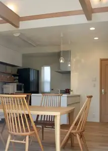 壁面収納を『見せる』『使う』美しいキッチン