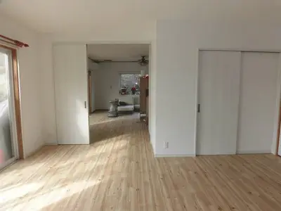 和室を洋室に変え、愛犬と過ごす広々快適空間へ。