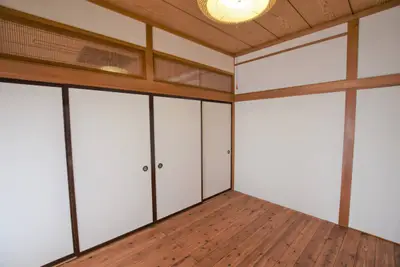 開放的なLDKに梁が見える家