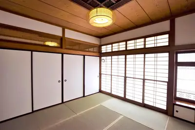 開放的なLDKに梁が見える家