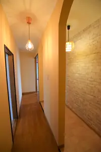 開放的なLDKに梁が見える家