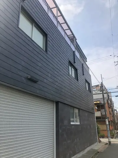 高級感のあるタイル張の外装