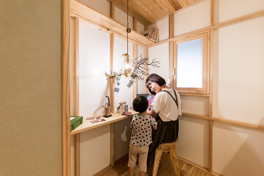 STAY HOMEの中、家の中を森に見立てた空間