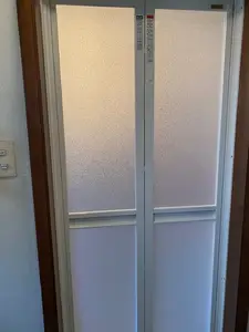 浴室ドアリーズナブルにカバー工法