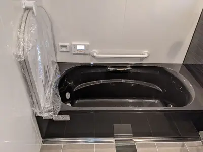 お年寄りの方にもゆったり入って頂ける浴室