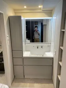 スタイリッシュで収納豊富な洗面脱衣所へ