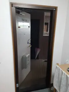 これは便利!横引きロール網戸で換気対策♪