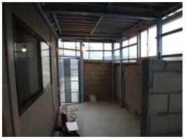 殺風景な倉庫から可愛らしいキッチンに仕上げ