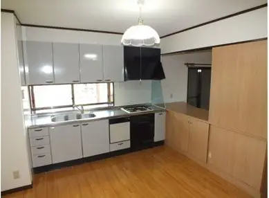 中古住宅の外壁塗装・内装クロス工事・トイレ改装