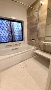 床ワイパーが搭載されたTOTOのユニットバスに交換