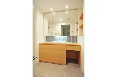 既存を生かした温かみある明るい空間にリノベーション