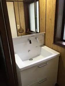 使いやすい広さの洗面化粧台・新しい排水トラップに交換