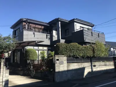 屋根は耐候年数10年あるといわれる塗料を使い塗装