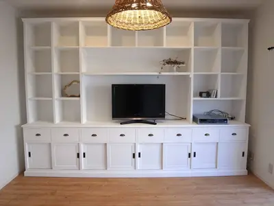 フレンチスタイルのデザイン・無垢材にはオーク色を塗装