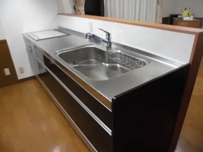 水廻りがないリビングにキッチンを新設