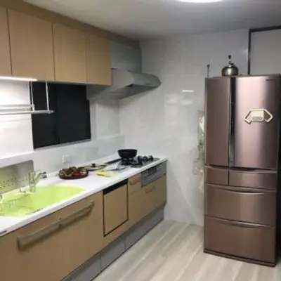 キッチンを交換・内装は明るい雰囲気に仕上げ