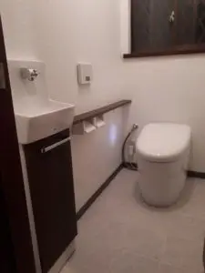 手洗いカウンター付きのトイレにリフォーム