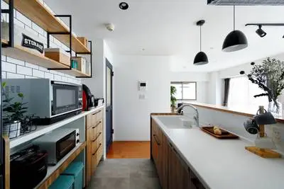 木目が素敵な対面キッチン