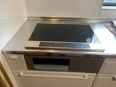 掃除が楽で収納力抜群のシステムキッチン