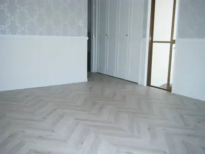 シンプルなお部屋がフェミニンなお部屋に大変身！