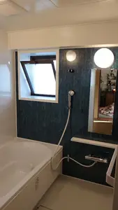 暖かい床・入りやすい浴槽