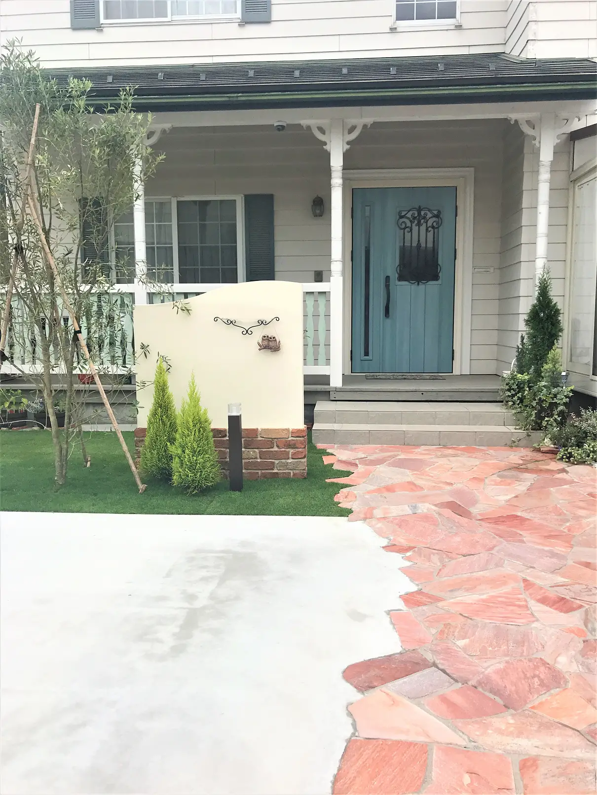 明るく華やかなアプローチが印象的な外構リフォーム