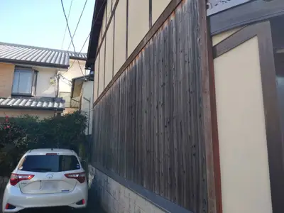 劣化した焼き板への塗装工事