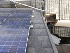 腐食したソーラーの枠や屋根の葺き替え工事