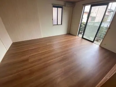 １階の和室の押入れを撤去して広々洋室へ