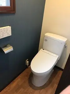 トイレの内装をシックで落ち着いた雰囲気に