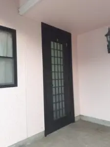 重厚感漂う玄関ドア