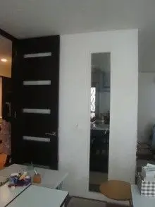 損傷しているリビング・トイレのクロス張り替え