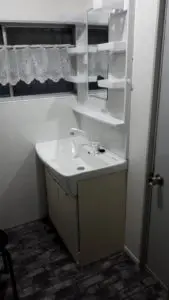 シックな雰囲気漂うおしゃれな洗面所