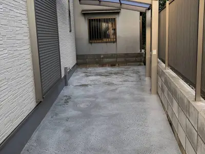 サイクルポート設置に伴い砂利からコンクリートに変更