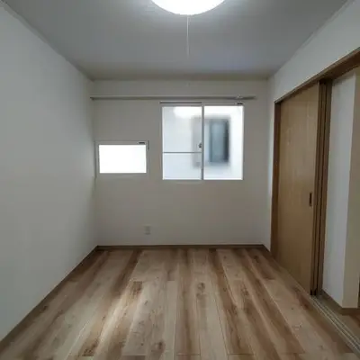 マリンブルーのアイランドキッチン