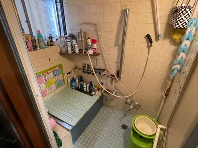 保温性抜群の浴槽・トイレは自然いっぱいの内装に