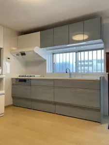 古くて暗い雰囲気から全体的に明るいキッチンに