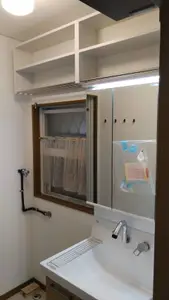 洗面ボウルが割れた為に洗面化粧台入替え